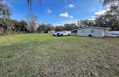 Plantation Estates House | Charming 2-bedroom house in DeBary with AC- Close to highway andhiking Trail