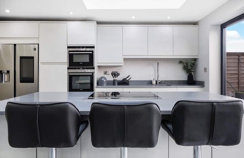 Eastcote and East Ruislip House | Charming 3-bedroom house in Pinner