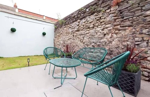 Saint Paul's Apartment | Modern spacious apartment with garden in heart of Bristol, perfect for long stay