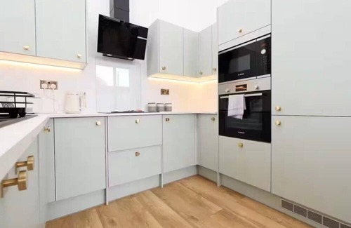 Saint Paul's Apartment | Modern spacious apartment with garden in heart of Bristol, perfect for long stay