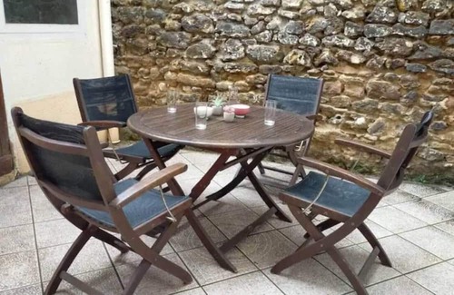 Miroir - Batignolles Apartment | Oyon Patio* T3 * 4pers * Station * Private courtyard