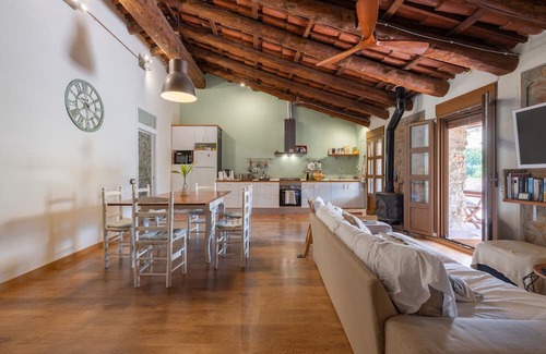 Ulldecona House | Holiday Home 'Casa En Vistes Al Montsià' with Mountain Views, Private Pool and Wi-Fi