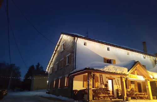 Vassieux-en-Vercors Apartment | Room 'Les Carlines' with Mountain View, Shared Terrace and Wi-Fi