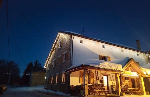 Vassieux-en-Vercors Apartment | Room 'Les Carlines 4' with Mountain View, Shared Terrace and Wi-Fi