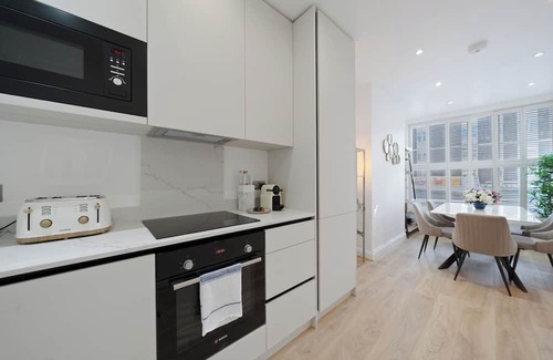 Cathedrals House | Beautiful Victorian house in London