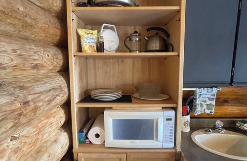 Bridge Lake Cabin | Cozy Lakeview Cabin .Pet friendly!