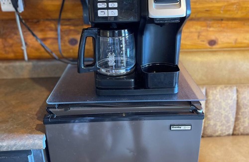 Bridge Lake Cabin | Cozy Lakeview Cabin .Pet friendly!