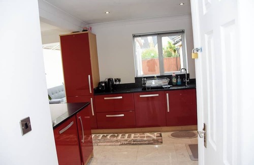Peterborough House | Peterborough Haven: 3BD Family Home Retreat