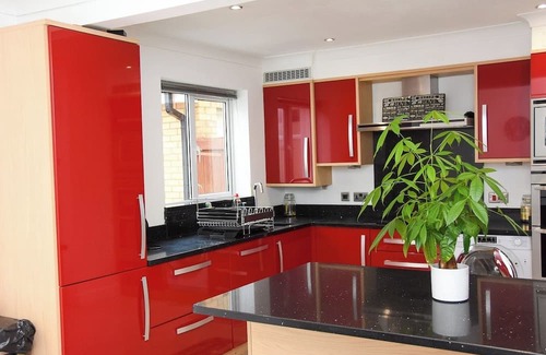 Peterborough House | Peterborough Haven: 3BD Family Home Retreat