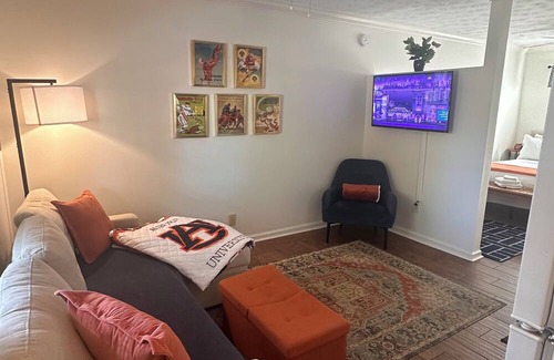 Auburn Apartment | War Eagle Retreat-Steps from Jordan-Hare and Downtown Auburn!