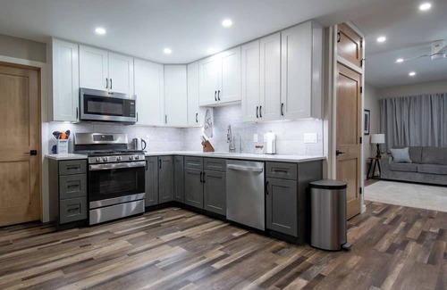 Yorkville House | Wooded Pickleball Retreat, Wildlife Viewing, Hot Tub, Fire Table, Pet Friendly