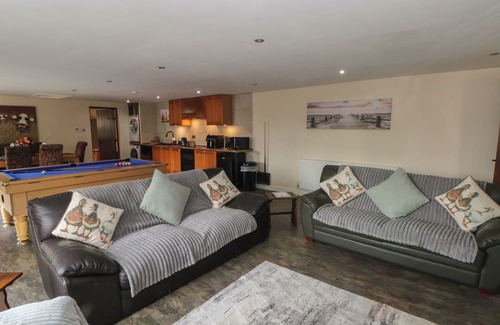 Leyland Cottage | POMPIAN LODGE, pet friendly, with a garden in Tarleton