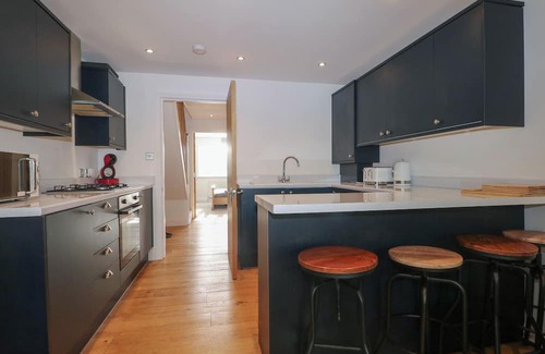 Felpham House | NO 1 THE CRICKETS, pet friendly, with a garden in Bognor Regis