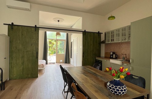 Delft Apartment | Cozy city center 75 m2 apartment suite, 5 minutes from the station