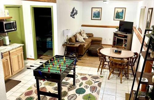 Seeley Lake Cabin | Montana 3BR Cabin: Hot Tub, Sauna & Mountain Views