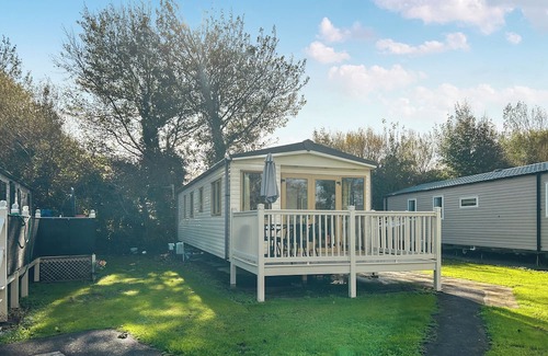 Burnham-on-Sea Apartment | Spacious caravan sleeps six, with private decking and master ensuite.
