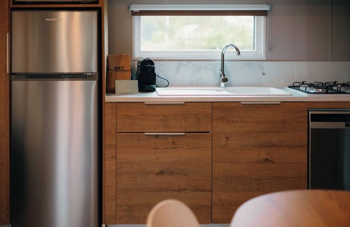 Nieuw Heeten House | Two cosy lodges for 8 guests with nature views, own kitchen and modern rain shower bathroom.