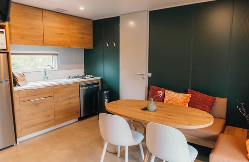 Nieuw Heeten House | Two cosy lodges for 8 guests with nature views, own kitchen and modern rain shower bathroom.