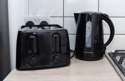 Coalbrookdale House | Hawthorn - Central Telford - With Parking