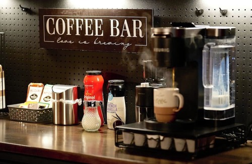 Yorkville Cabin | Wooded 2 Home Getaway, Private Pickleball Court, 2 Hot Tubs, Fire Pit, Games