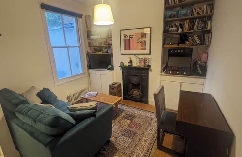 Stoke Newington Apartment | Beautiful Victorian 1-bed flat in charming Stoke Newington