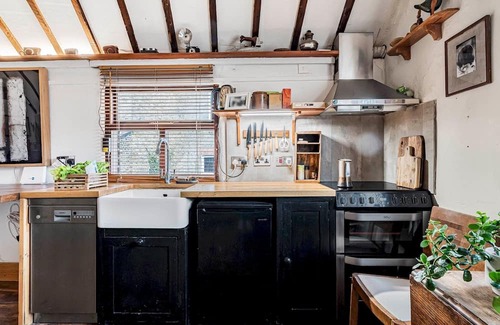Harringay House | Pass the Keys | Cosy Flat, historic 1880 coach house, North London