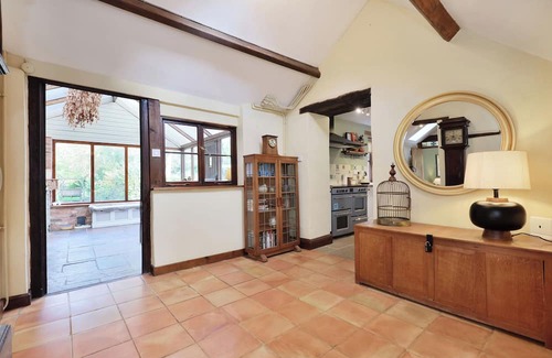 Little Cowarne House | Peaceful Rural Escape for 11 Fires, BBQ, Pet Friendly Large Kitchen Great for Multi-Generational Families