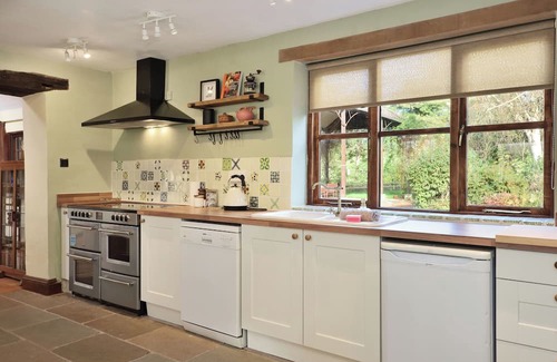 Little Cowarne House | Peaceful Rural Escape for 11 Fires, BBQ, Pet Friendly Large Kitchen Great for Multi-Generational Families