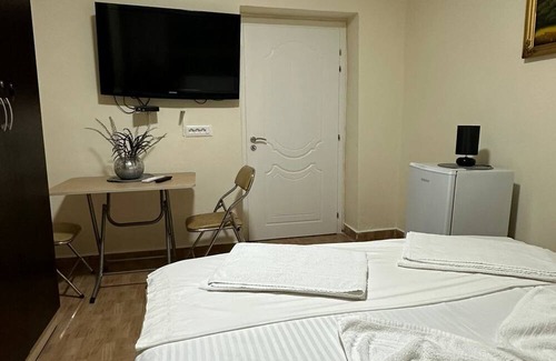 Kruje Bed & Breakfast | Charming bed & breakfast in tranquil Qarku i Durrësit with AC