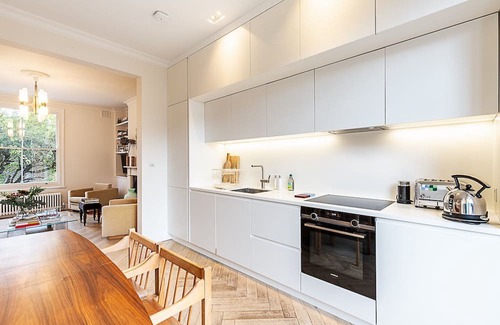 Clissold Apartment | Stylish Garden Flat Near Stoke Newington