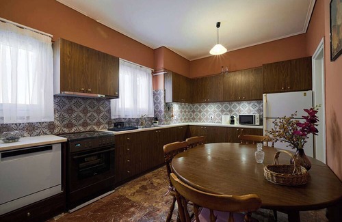 Kypseli Apartment | KEFALLINIAS CLASSIC * Three-Bedroom Premium Apartment with Balcony