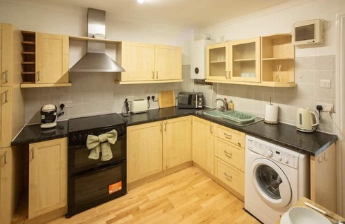 Royal Tunbridge Wells House | City-centre 2-bed Near Uni & Station