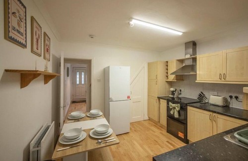 Royal Tunbridge Wells House | City-centre 2-bed Near Uni & Station