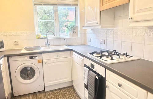 Willesborough Apartment | Woodland Retreat - 4 Bedroom in Ashford wt Parking