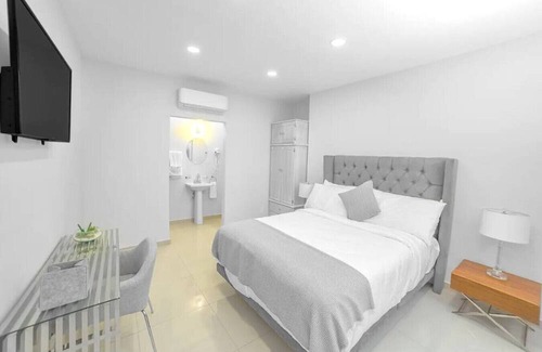 Zona Rio Bed & Breakfast | Studio+Desk+QueenBed in Tijua Near USborder