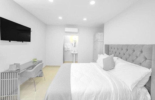 Zona Rio Bed & Breakfast | Studio+Desk+QueenBed in Tijua Near USborder