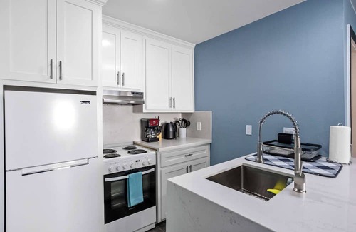 South Central Houston Apartment | 2BD Unique HTX: Fast Wi-Fi, Free Parking, Full Gym
