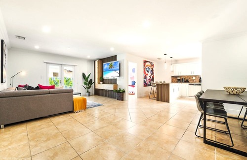 Westchester House | Le Femme Paradise/Heated Pool/Game Room! n