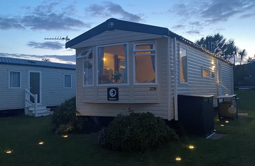 Padstow House | Cosy caravan by the sea—your perfect escape on Cornwall’s north coast.