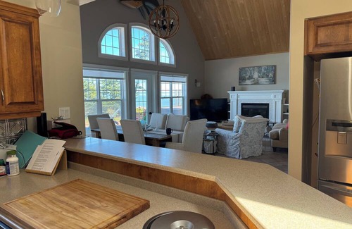 Black Rock House | Bay of Fundy Oceanfront Retreat;nSeparate work space, King, Queen rooms, 2 baths