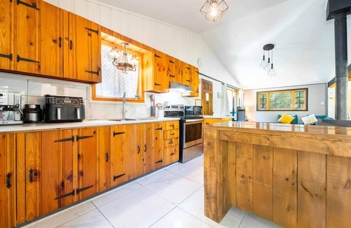 St-Adolphe-d'Howard House | Rustic Chic Chalet Spa, Firepit, Near Lake Access