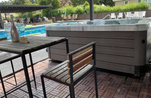 Wakefield Apartment | Pool & Jacuzzi Escape near Boston, Salem & Marketstreet Lynnfield