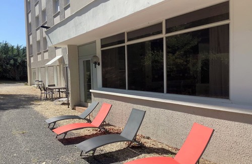Saint-Paul en Jarez House | 3-star hotel in a quiet setting. All rooms are air-conditioned.