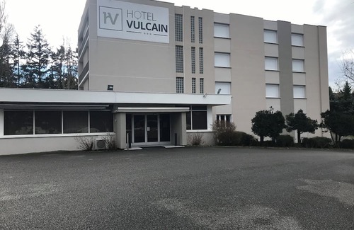 Saint-Paul en Jarez House | 3-star hotel in a quiet setting. All rooms are air-conditioned.