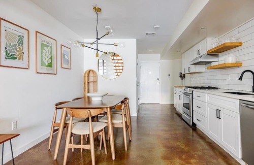 East Hollywood Apartment | Blueground | East Hollywood, pool, nr Griffith Park