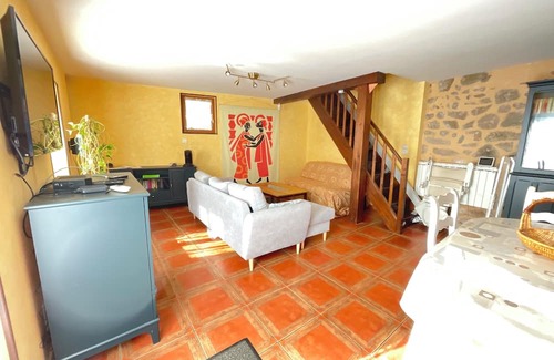 Saint-Gervazy House | Gîte Les Colibris 3 - with spa - sleeps 6
