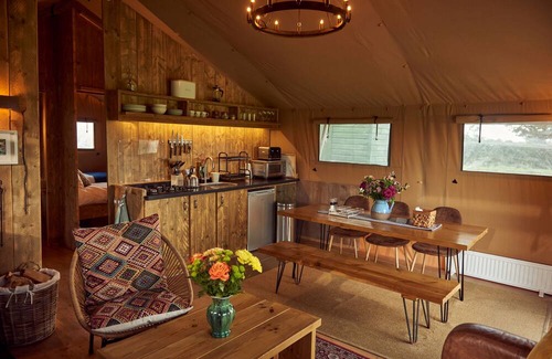 Glastonbury Cabin | Pippin, set in a peaceful orchard just ten minutes from Glastonbury