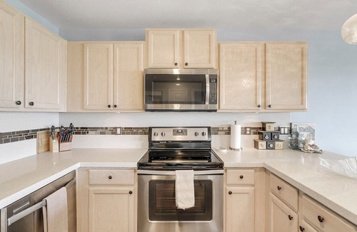 Long Beach Condo | Mana Kai 2nd floor w/view of the ocean and beach