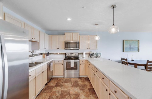 Long Beach Condo | Mana Kai 2nd floor w/view of the ocean and beach