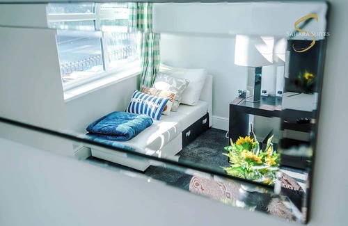 Salford House | Luxury 4BR Retreat | AO Arena & Quiet Salford Spot
